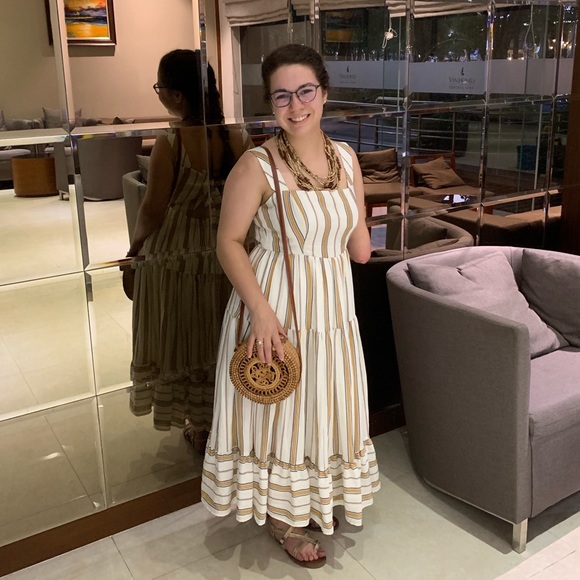 Meet your Posher, Alexia - Picture 2 of 2